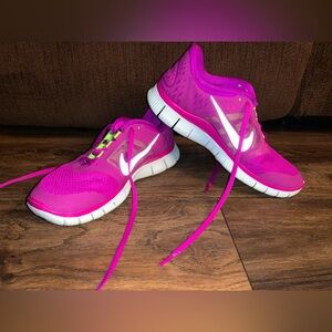 Women’s Size 8 Bright Orchid Purple Nike Free Run 3.